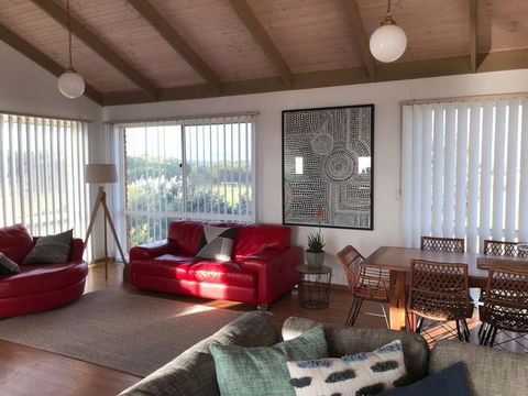 Sunsets On Martyrs Luxury Coastal Beach House Peterborough - New South Wales Tourism  11