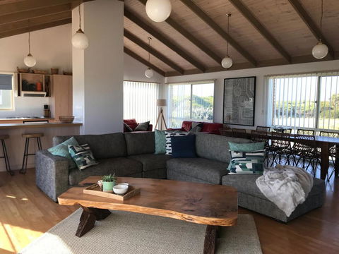 Sunsets On Martyrs Luxury Coastal Beach House Peterborough - New South Wales Tourism  13