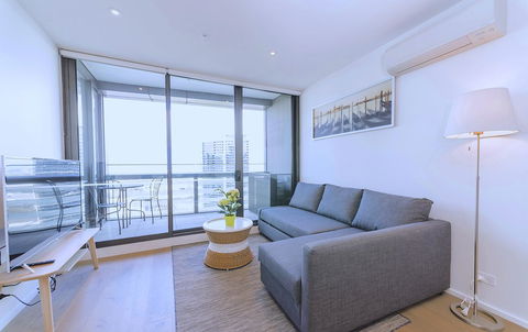 Brilliant Victoria Harbour Waterfront - New South Wales Tourism  5