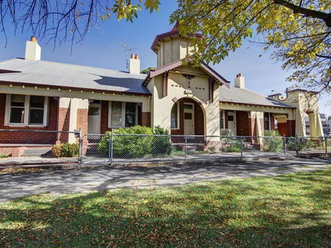 Boutique Heritage Studios On Ryrie Geelong CBD Opposite Hospital - New South Wales Tourism  4