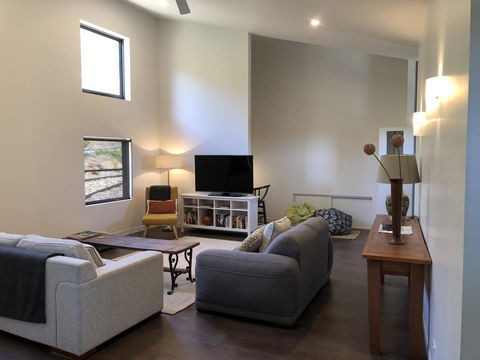 Saje\'s House & Pod - New South Wales Tourism  0