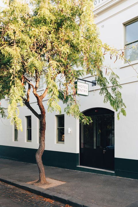 Naughtons Hotel - New South Wales Tourism  4
