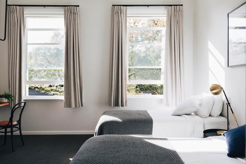 Naughtons Hotel - New South Wales Tourism  8