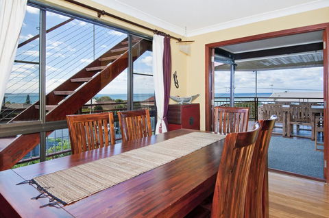THE BOARDROOM ON BANKSIA - 11 Banksia Ave Bonny Hills - New South Wales Tourism  2