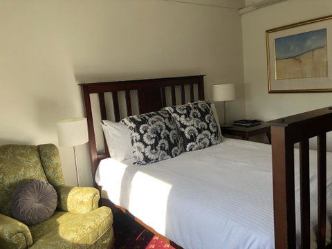 The Corner Hotel Alexandra - New South Wales Tourism  2