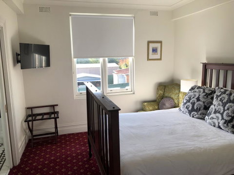 The Corner Hotel Alexandra - New South Wales Tourism  1