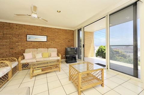 The Crest Unit 1 - Shoal Bay - New South Wales Tourism  3