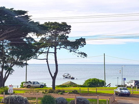 The Esplanade Holiday Home - New South Wales Tourism  0