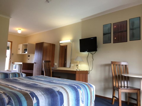The Finley Palm Motor Inn - New South Wales Tourism  1