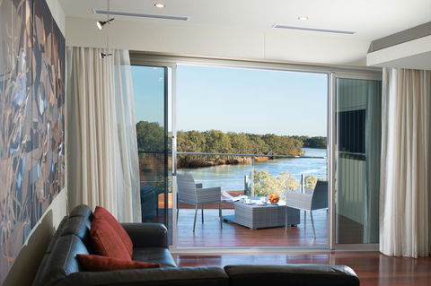 The Frames - New South Wales Tourism  1