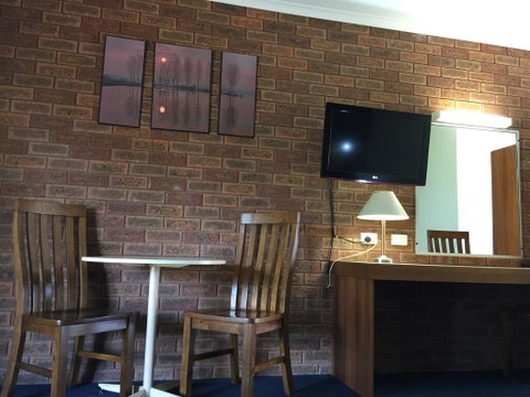 The Finley Palm Motor Inn - New South Wales Tourism  3