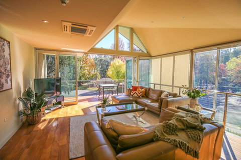 The Glass Pinnacle - New South Wales Tourism  2