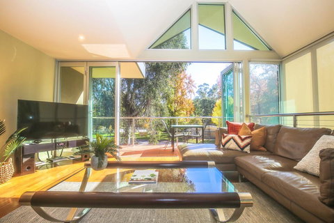 The Glass Pinnacle - New South Wales Tourism  0