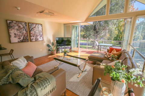 The Glass Pinnacle - New South Wales Tourism  1