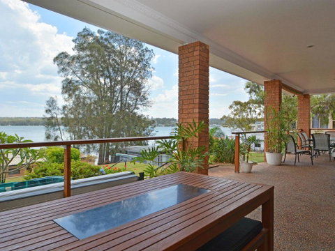 The House On The Lake @ Fishing Point, Lake Macquarie - Honestly Put The Line In And Catch Fish - New South Wales Tourism  0