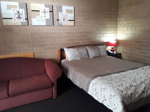 The Moe Motor Inn - New South Wales Tourism  2