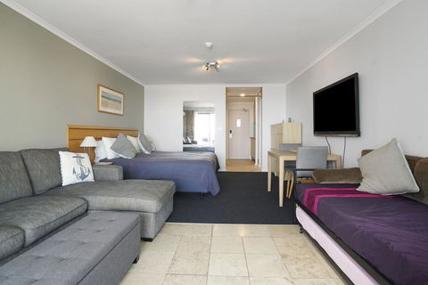 The Oaks Waterfront Resort, Unit 509 - New South Wales Tourism  3