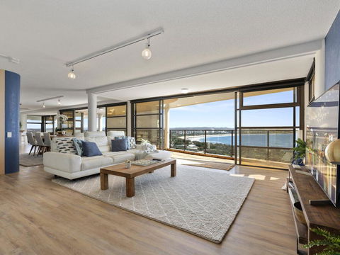 The Penthouse @ Point Cartwright - INSTANT HOTEL WINNER 2019 - New South Wales Tourism  0