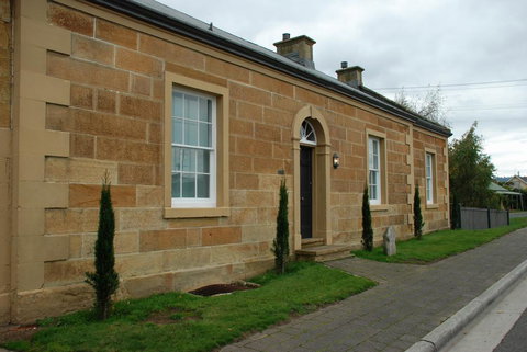 The Red Feather Inn - New South Wales Tourism  1