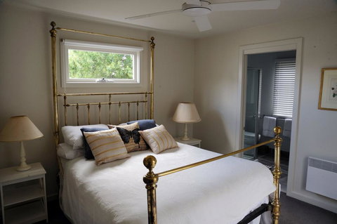 The Red Feather Inn - New South Wales Tourism  0