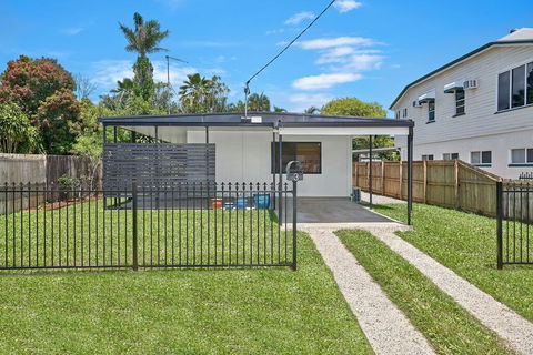 The Red Sparrow 2 - New South Wales Tourism  0