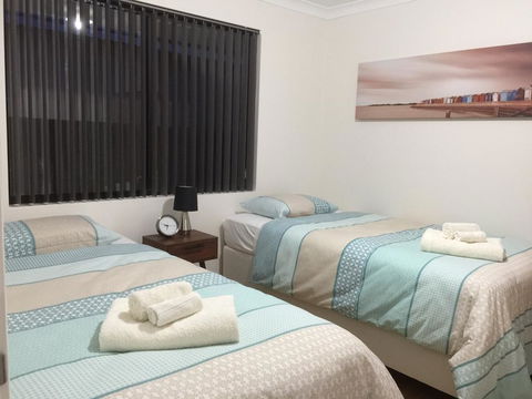 The Royal Dolphin Holiday Home - New South Wales Tourism  2