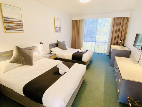 The Select Inn Penrith - New South Wales Tourism  1