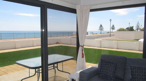 The Somerton Beach Retreat - New South Wales Tourism  0