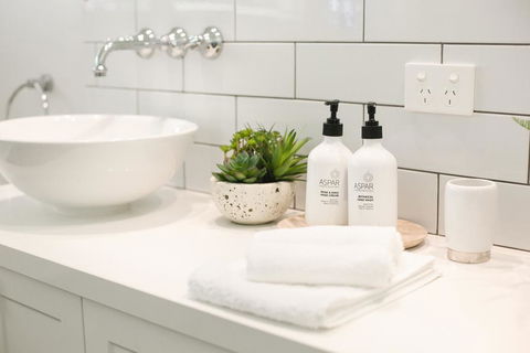 The Summer House Retreat Torquay - New South Wales Tourism  0