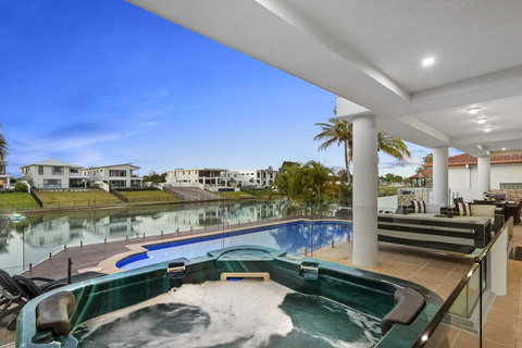 The White House GC Waterfront Home Cinema Jacuzzi Heated Pool - New South Wales Tourism  3