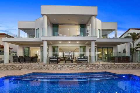 The White House GC Waterfront Home Cinema Jacuzzi Heated Pool - New South Wales Tourism  2