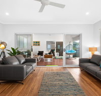Three-Bed Family Entertainer Near Beach and Cafes - New South Wales Tourism 