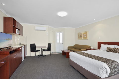 Thunderbird Motel Yass - New South Wales Tourism  1