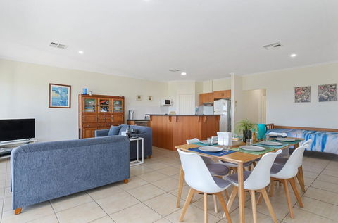 Ticky's Dream - 18 Turnberry Drive - New South Wales Tourism  3