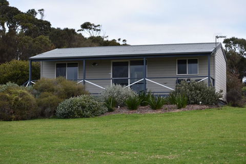 Tidal Dreaming Seaview Cottages - New South Wales Tourism  0