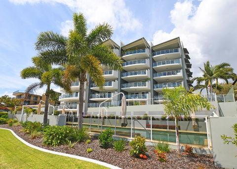 Tingeera Luxury Beachfront Apartments - New South Wales Tourism  0
