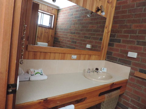 Tooleybuc Country Roads Motor Inn - New South Wales Tourism  1