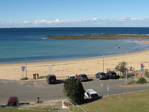 Toowoon Beach View 3br Villa 4 Just Steps To Beach With Views - New South Wales Tourism  0