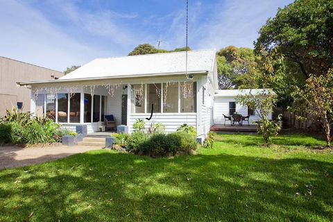 Torquay Retreats Aus - ThirtyOne Pride - New South Wales Tourism  0