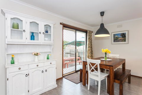 Torquay Retreats Aus- TwentyTwo Pride - New South Wales Tourism  1