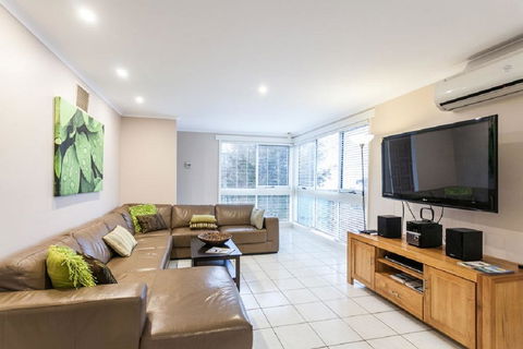 Torquay Retreats - Anderson - New South Wales Tourism  0