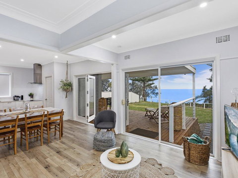 Toukley Waterfront Oasis - New South Wales Tourism  0