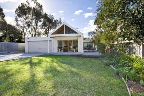 Torquay Retreats Aus - Eighteen Beach - New South Wales Tourism  0