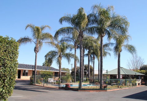 Town And Country Motor Inn - New South Wales Tourism  0