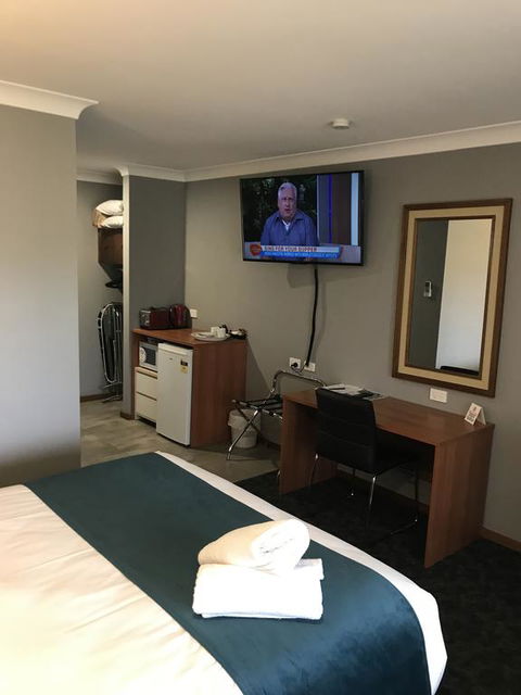 Town & Country Motor Inn - New South Wales Tourism  1