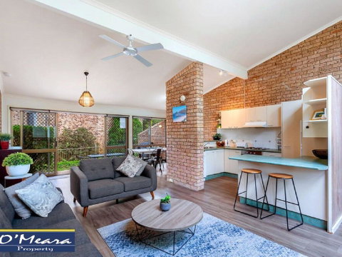 Townhouse 9 'Bay Parklands', 2 Gowrie Ave - Pool Views & Tennis Court - New South Wales Tourism  1