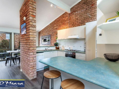 Townhouse 9 'Bay Parklands', 2 Gowrie Ave - Pool Views & Tennis Court - New South Wales Tourism  2