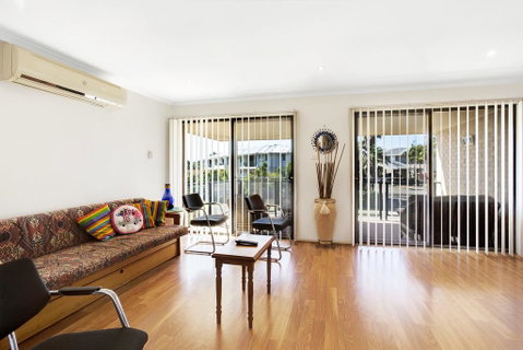 Townhouse In The Heart Of Port Stephens - New South Wales Tourism  0