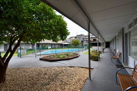 Townhouse Motel Cowra - New South Wales Tourism  3
