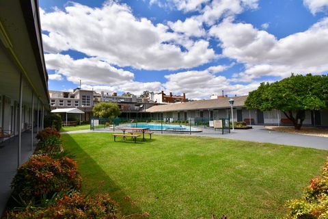 Townhouse Motel Cowra - New South Wales Tourism  2